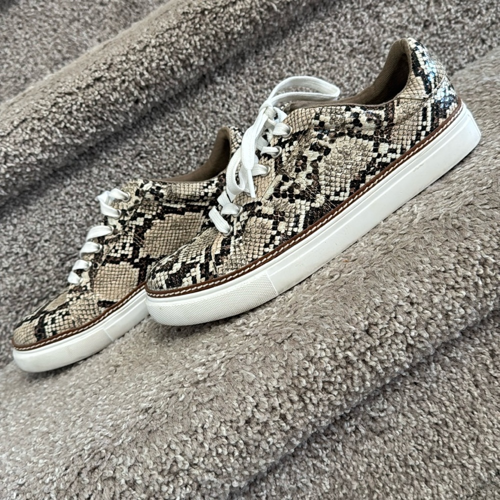 STEVE MADDEN SNEAKERS